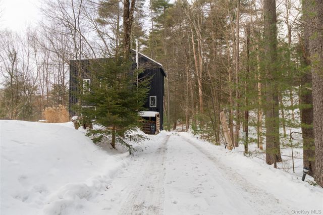 15 Lake View Drive, Woodstock, NY 12448
