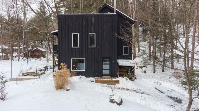 15 Lake View Drive, Woodstock, NY 12448