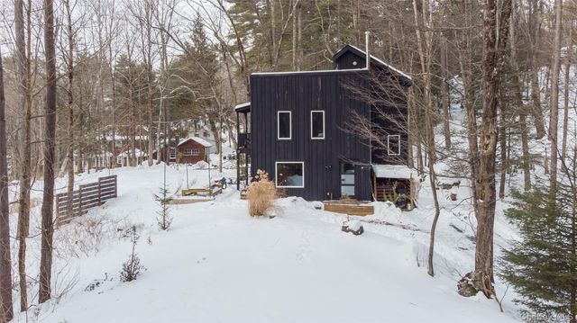 15 Lake View Drive, Woodstock, NY 12448