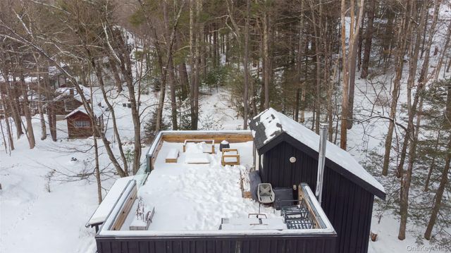 15 Lake View Drive, Woodstock, NY 12448