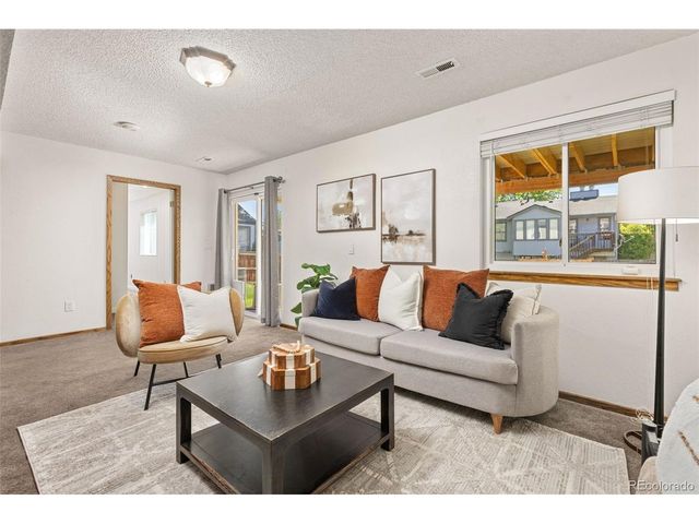 19853 E Greenwood Dr, Aurora, CO 80013