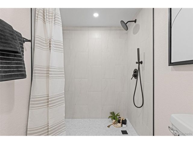 19853 E Greenwood Dr, Aurora, CO 80013