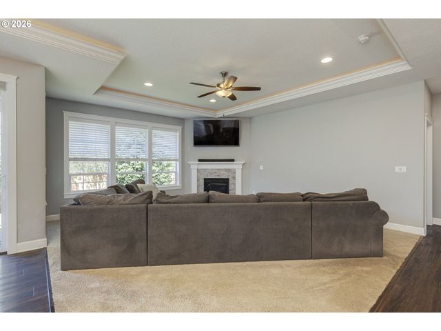 781 E MCKINLEY St, Carlton, OR 97111