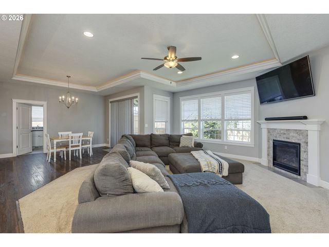 781 E MCKINLEY St, Carlton, OR 97111
