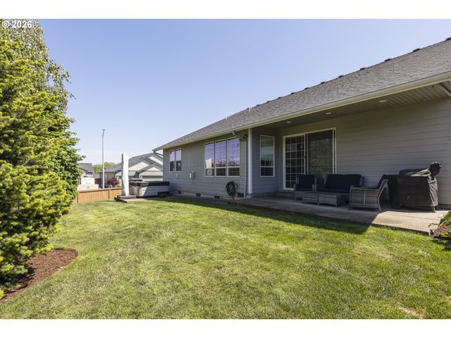 781 E MCKINLEY St, Carlton, OR 97111