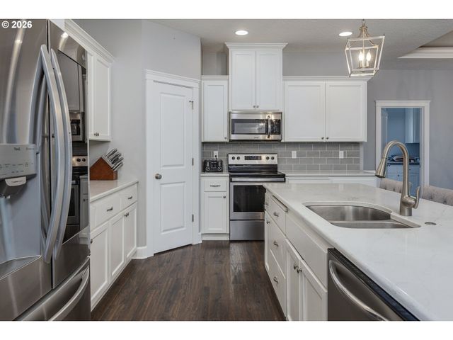 781 E MCKINLEY St, Carlton, OR 97111