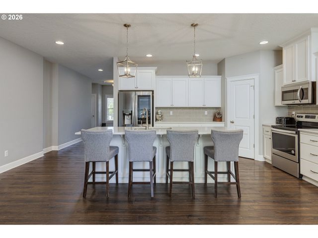 781 E MCKINLEY St, Carlton, OR 97111