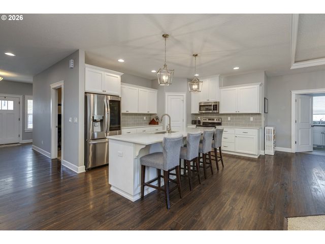 781 E MCKINLEY St, Carlton, OR 97111