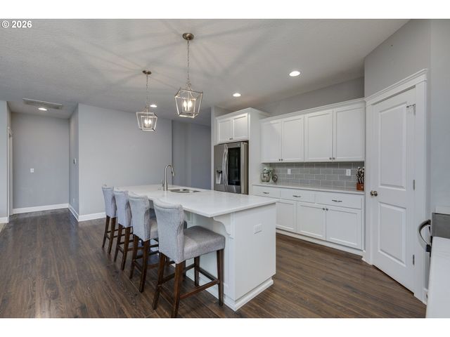 781 E MCKINLEY St, Carlton, OR 97111