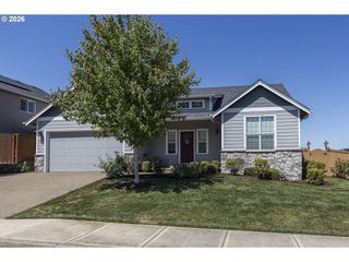 781 E MCKINLEY St, Carlton, OR 97111