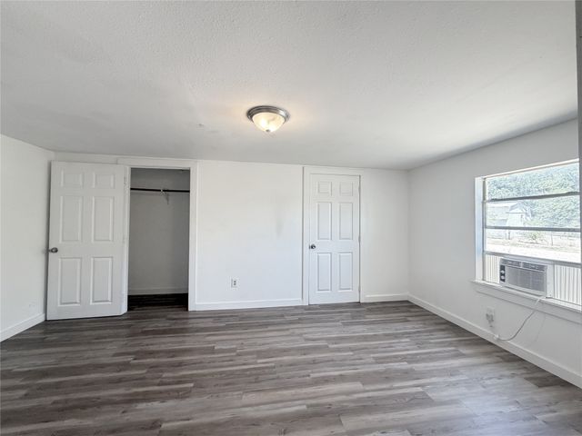 108 E Kirby Avenue, Quinlan, TX 75474