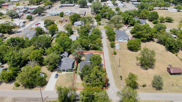108 E Kirby Avenue, Quinlan, TX 75474