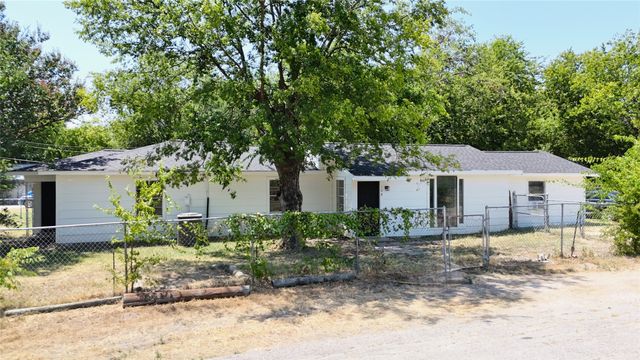 108 E Kirby Avenue, Quinlan, TX 75474