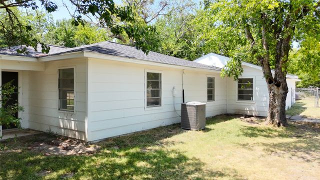 108 E Kirby Avenue, Quinlan, TX 75474