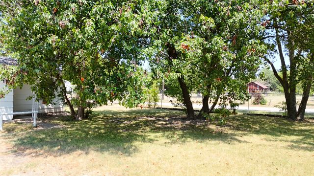 108 E Kirby Avenue, Quinlan, TX 75474