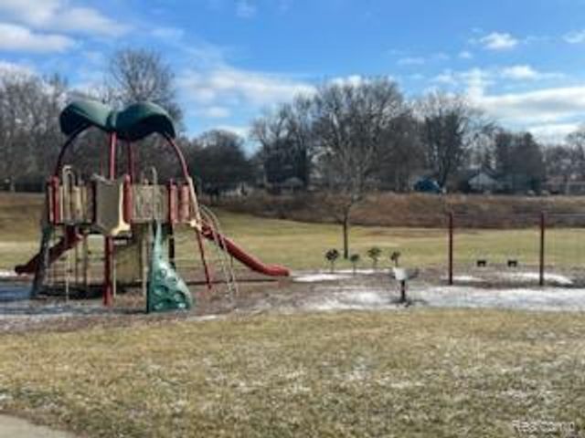 16429 Kinloch, Redford, MI 48240