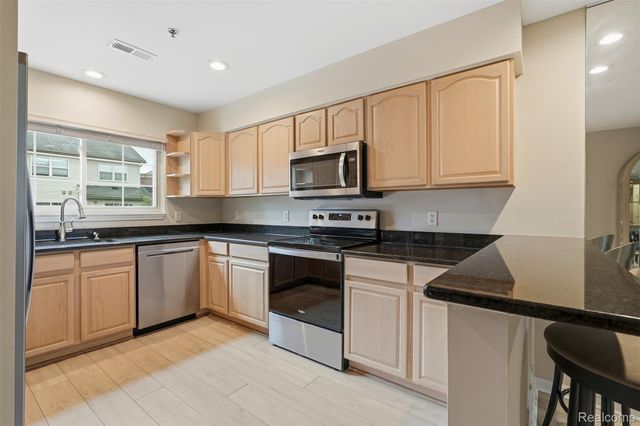 37 W Village Lane, Dearborn, MI 48124