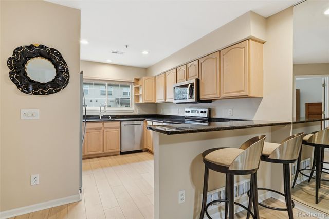 37 W Village Lane, Dearborn, MI 48124