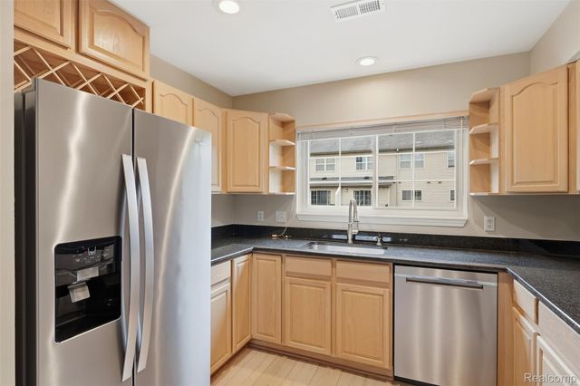 37 W Village Lane, Dearborn, MI 48124