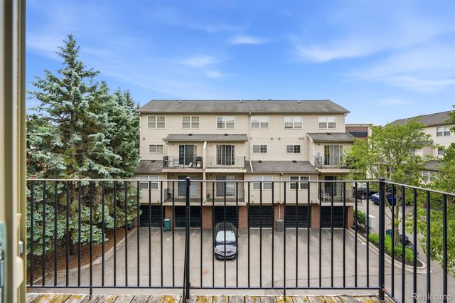 37 W Village Lane, Dearborn, MI 48124