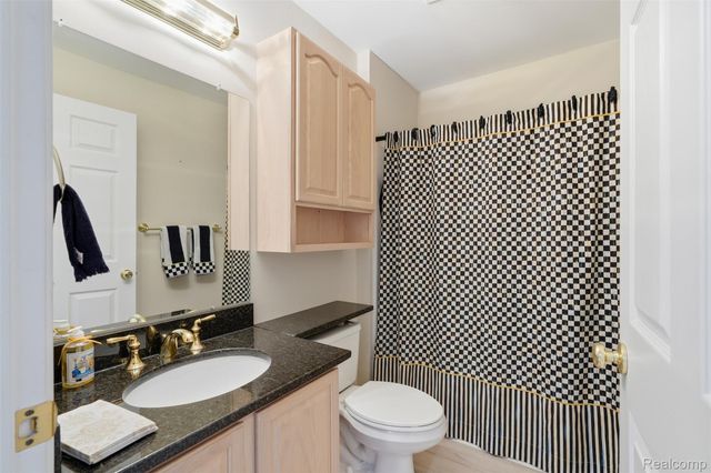 37 W Village Lane, Dearborn, MI 48124