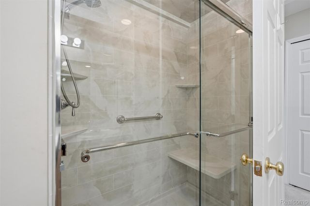 37 W Village Lane, Dearborn, MI 48124