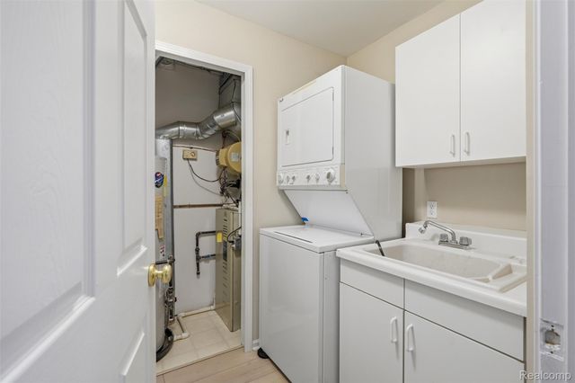 37 W Village Lane, Dearborn, MI 48124
