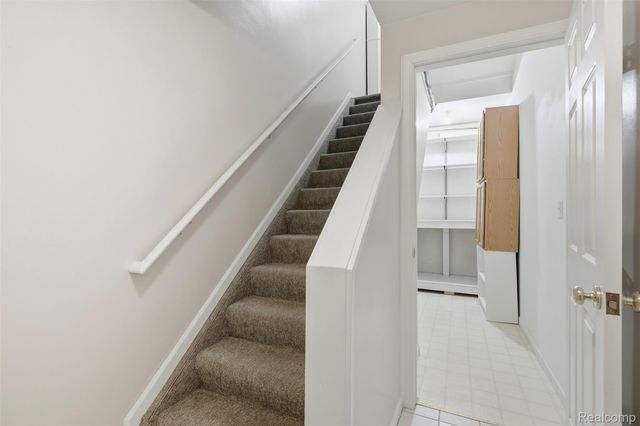 37 W Village Lane, Dearborn, MI 48124