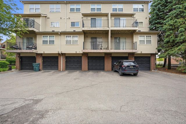 37 W Village Lane, Dearborn, MI 48124
