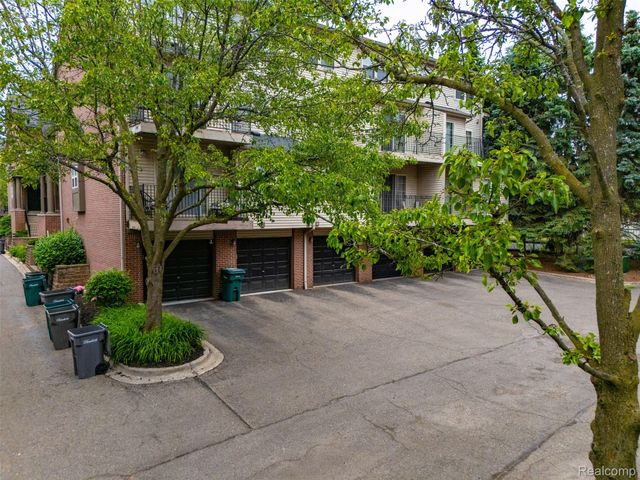 37 W Village Lane, Dearborn, MI 48124