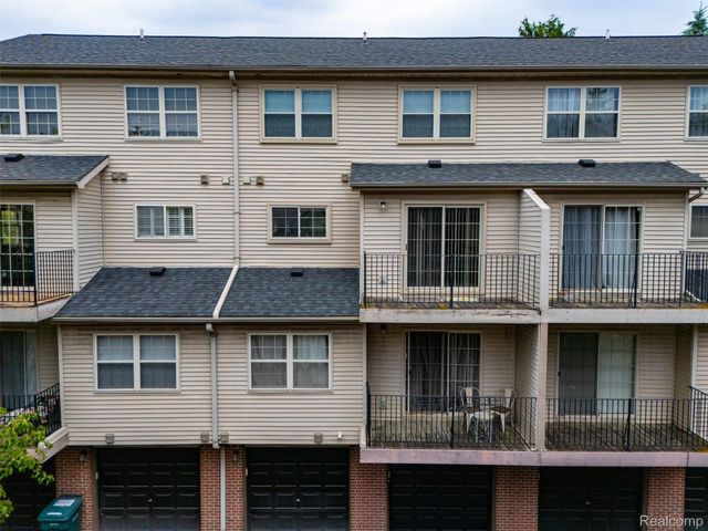 37 W Village Lane, Dearborn, MI 48124