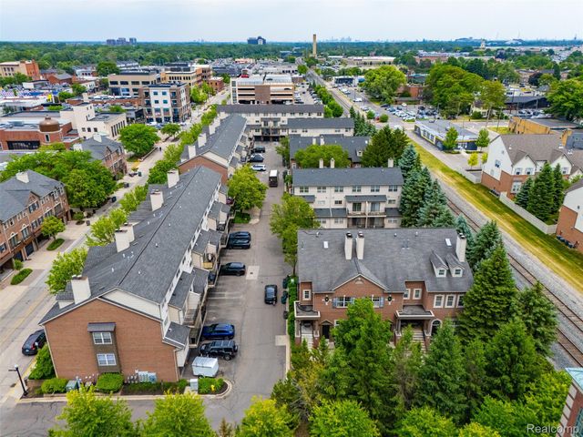 37 W Village Lane, Dearborn, MI 48124
