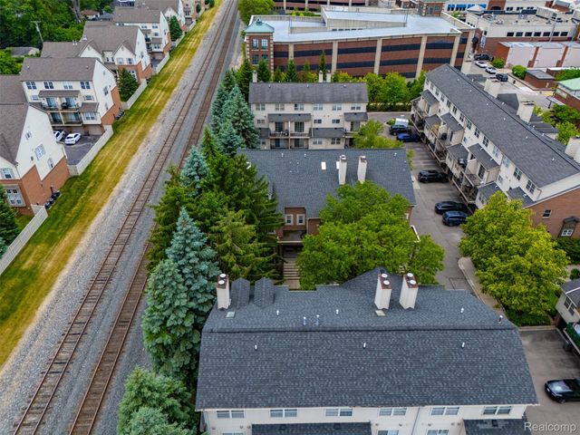37 W Village Lane, Dearborn, MI 48124