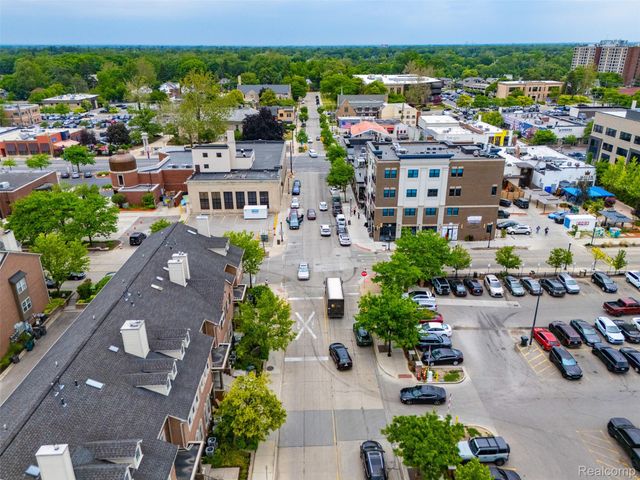 37 W Village Lane, Dearborn, MI 48124
