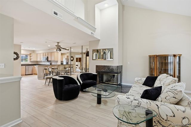 37 W Village Lane, Dearborn, MI 48124