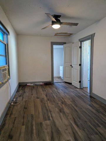 1110 W Division Street, Springfield, MO 65803