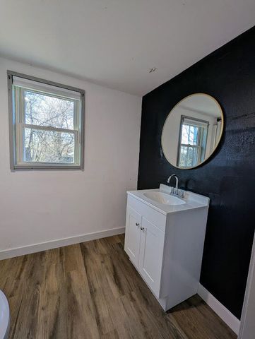 1110 W Division Street, Springfield, MO 65803