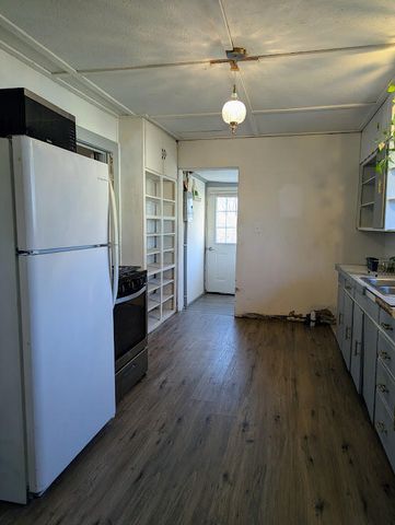 1110 W Division Street, Springfield, MO 65803