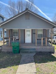 1110 W Division Street, Springfield, MO 65803