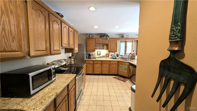 101 Ambergate Road, Dewitt, NY 13214