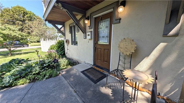 101 Ambergate Road, Dewitt, NY 13214
