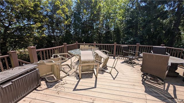 101 Ambergate Road, Dewitt, NY 13214