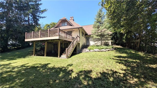 101 Ambergate Road, Dewitt, NY 13214