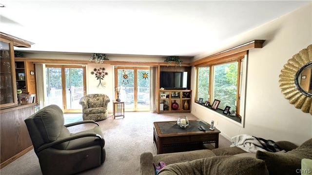 101 Ambergate Road, Dewitt, NY 13214