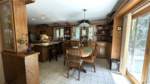 101 Ambergate Road, Dewitt, NY 13214