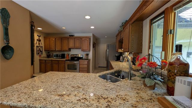 101 Ambergate Road, Dewitt, NY 13214