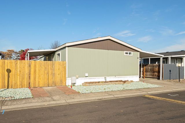 1570 S Peach Street SPC 45, Medford, OR 97501