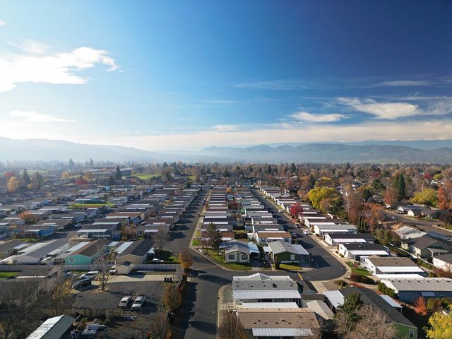 1570 S Peach Street SPC 45, Medford, OR 97501