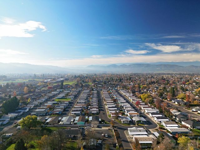 1570 S Peach Street SPC 45, Medford, OR 97501