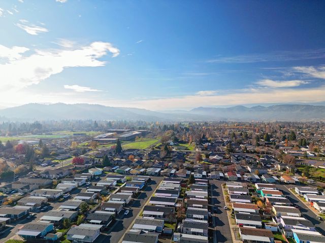 1570 S Peach Street SPC 45, Medford, OR 97501